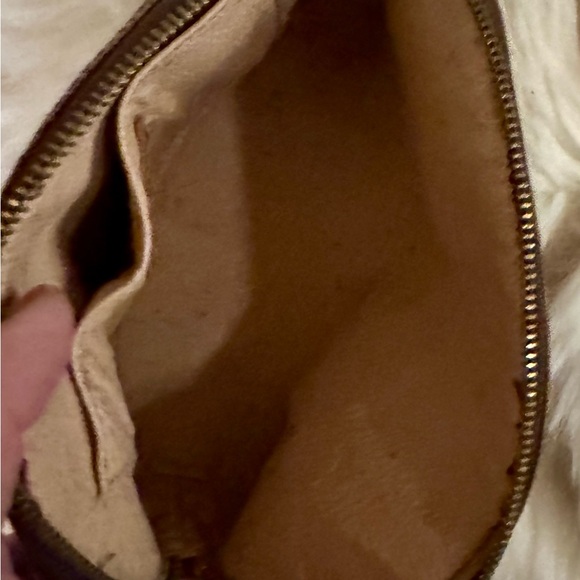 Authentic Vintage Louis Vuitton Monogram Makeup bag - Picture 5 of 8